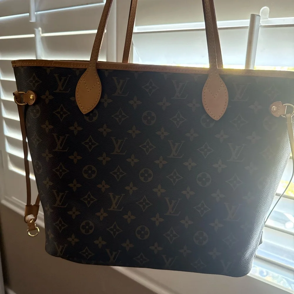 Authentic Louis Vuitton Neverfull MM - Picture 5 of 15